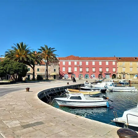 Apartment Megi In Supetar Historical Core Exterior photo