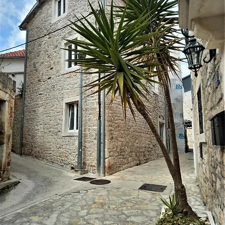 Apartment Megi In Supetar Historical Core Exterior photo